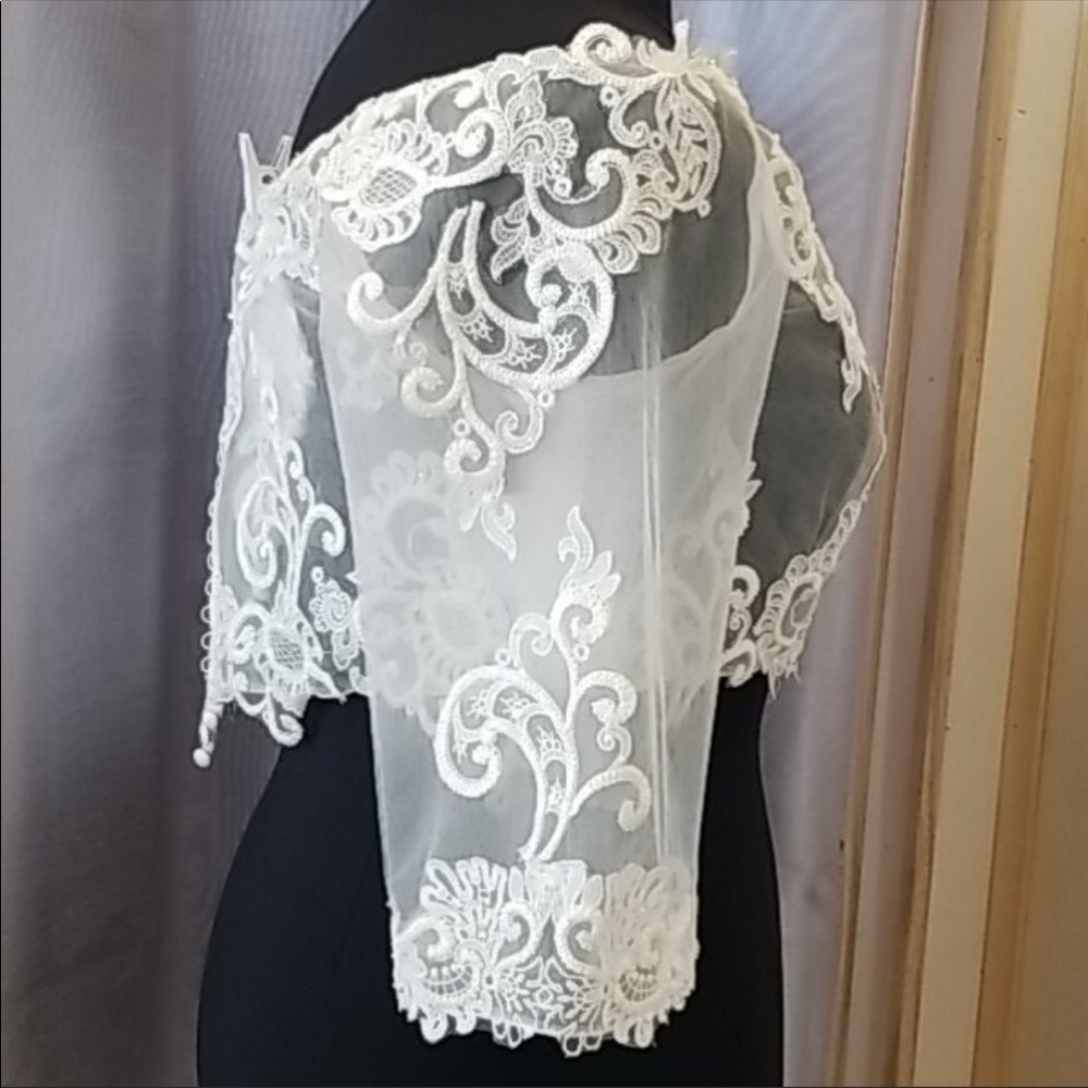 Plus size lace bolero jacket - Picture 3 of 6
